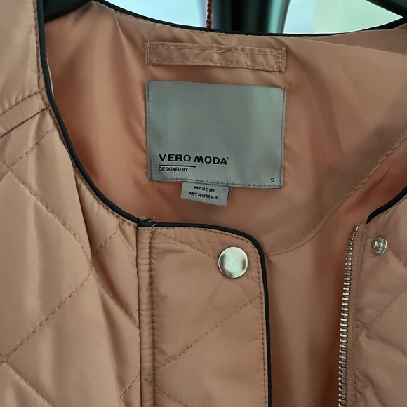 Vero Moda Short Puffer/Bomber Jacket - Picture 3 of 3